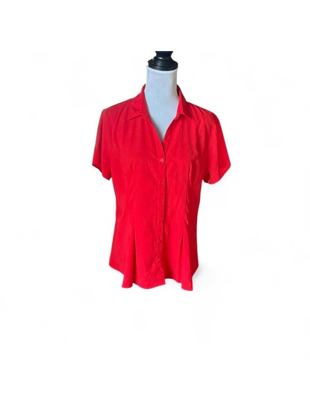 Dana Buchman Red short sleeve button up blouse with pleats Size L